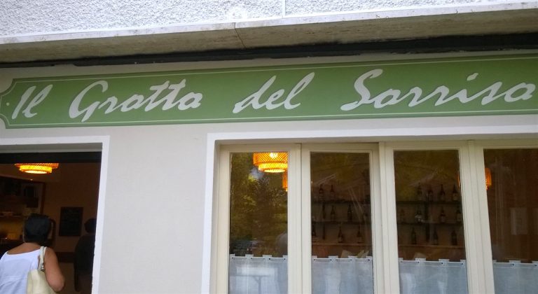 Costa Sorriso: Grotto con lode!