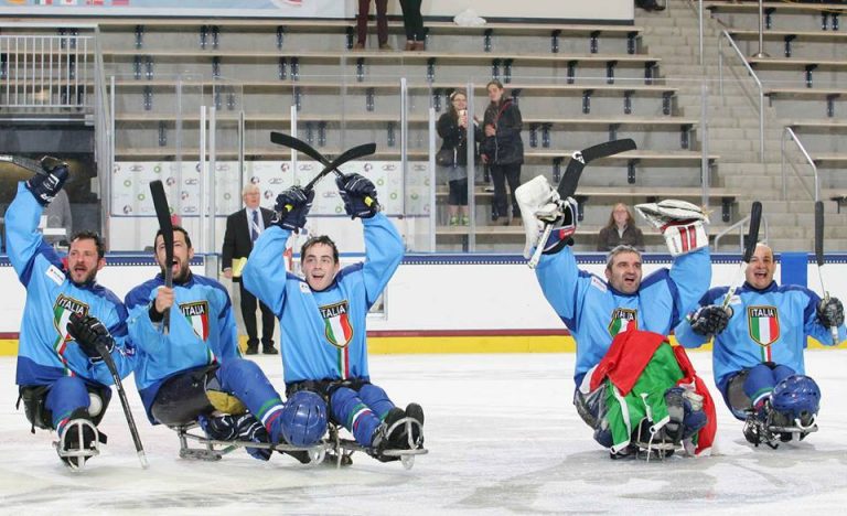 Hockey ghiaccio paralimpico internazionale a Torino nel nome del “Chaz”