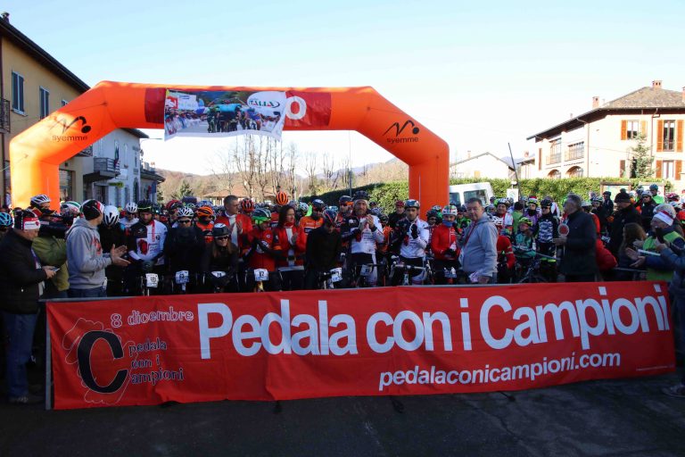 Pedala con i Campioni: la Varese più bella non tradisce. A Brinzio in 1105!