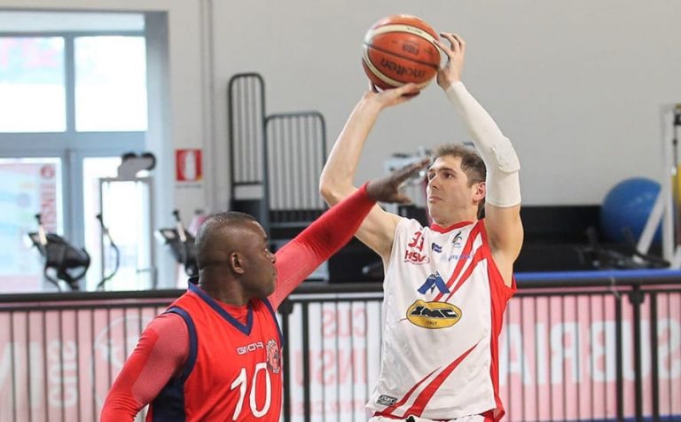 Gabriele Silva cecchino dell’Amca Varese che vince a Verona